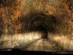 30+ тунелей без освещения и покрытия. Тунели в одну полосу, хотя движение в 2 стороны, местами протяженностью больше километра