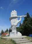 Буковина. Монумент строителям дороги.