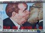 Германия. Берлин. East Side Gallery. Очень известная работа Врубеля