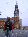 Голландия. Амстердам. Монетная башня. Вот только с погодой не очень повезло - она уже начала портиться, и следующие неск.дней становилась только хуже((