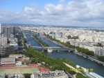 Франция. Париж. Вид с Эйфелевой башни на город. На башню поднимались пешком